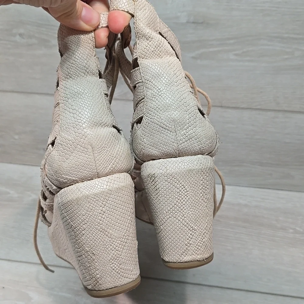 Gentle Souls Women's Lace Up Wedge Leather Hobo Boho Wedge Sandals Sz 8.5M Blush